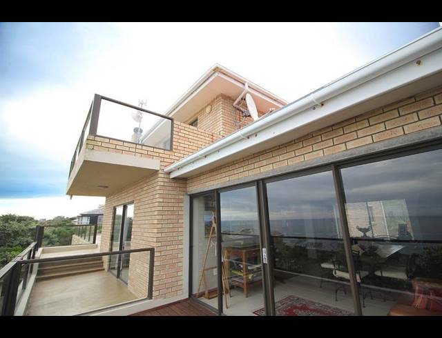 5 BEDROOM HOUSE FOR SALE IN VILLAGE ON SEA